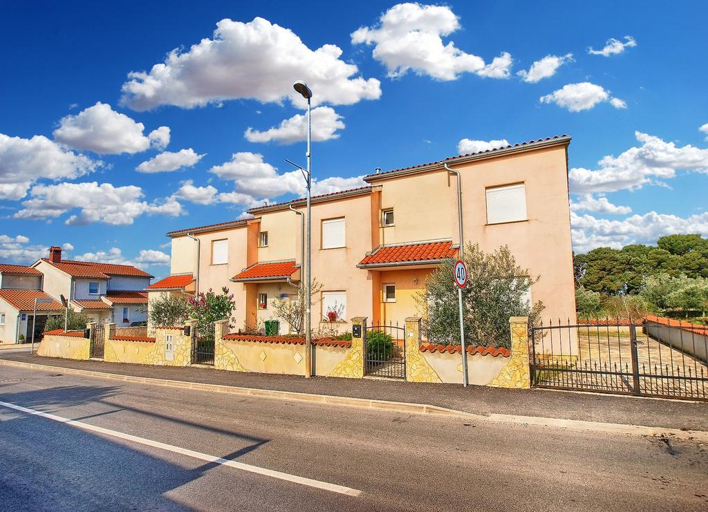 Apartment With 4 Bedrooms 446 Fazana Exterior photo